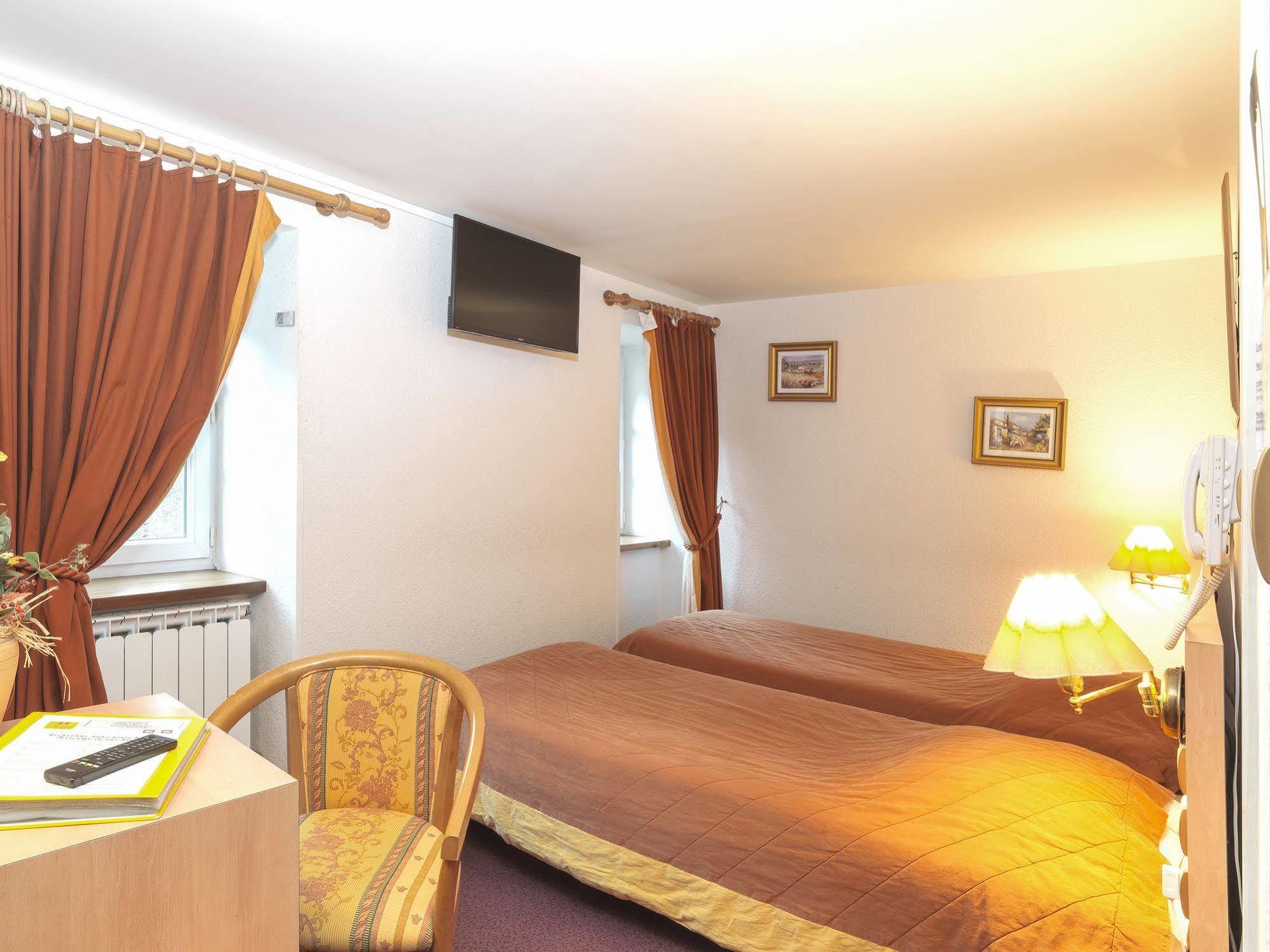 Auberge De L'Isard Saint-Denis  Luaran gambar